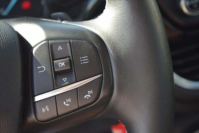 Ford Fiesta 1,0 i 73KW AUTOMAT NÍZKÉ KM - fotka 34 z 45