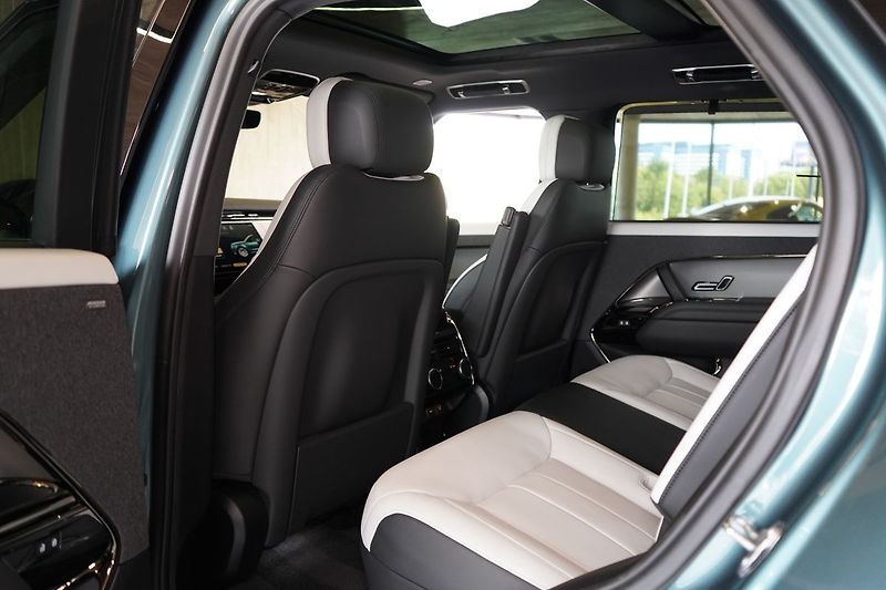 Land Rover Range Rover Sport P460e Dynamic SE, Masáž, Tažné - fotka 44 z 50