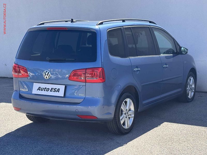 Volkswagen Touran (2012) 1.6TDi, DSG, parnor, navi - fotka 6 z 17