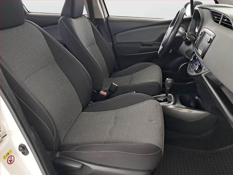 Toyota Yaris (2015) 1.5 Hybrid, Automat, Tempomat - fotka 9 z 19