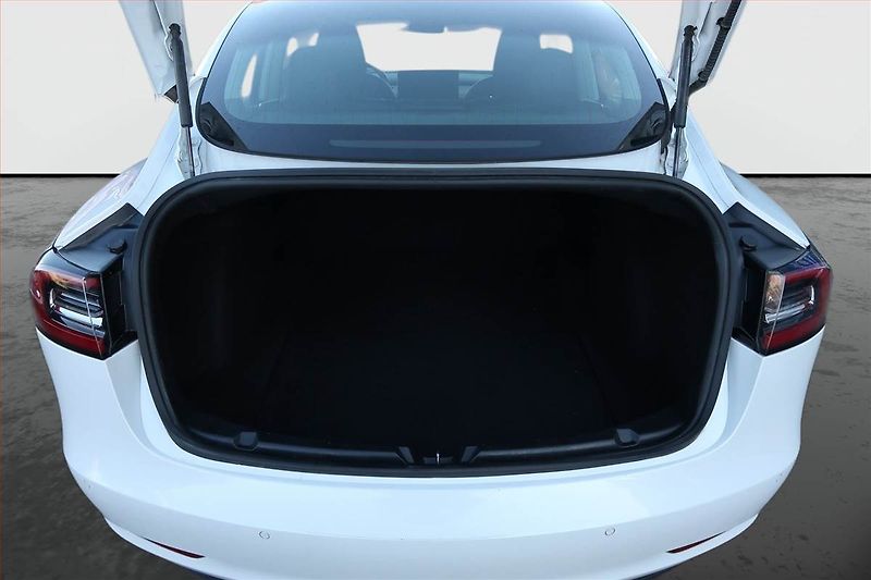 Tesla Model 3 (2019) Long Range 4WD 78kWh, SoH 85% - fotka 14 z 20