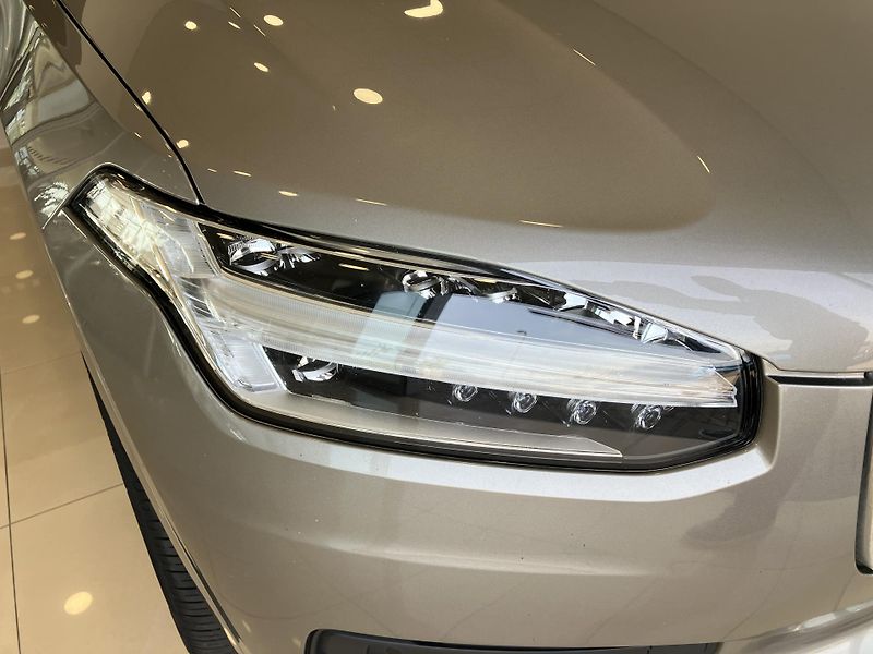 Volvo XC90 B5 AWD Momentum AT8 - fotka 4 z 43