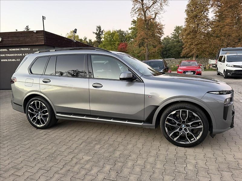BMW X7 40d Msport X-drive - fotka 4 z 43