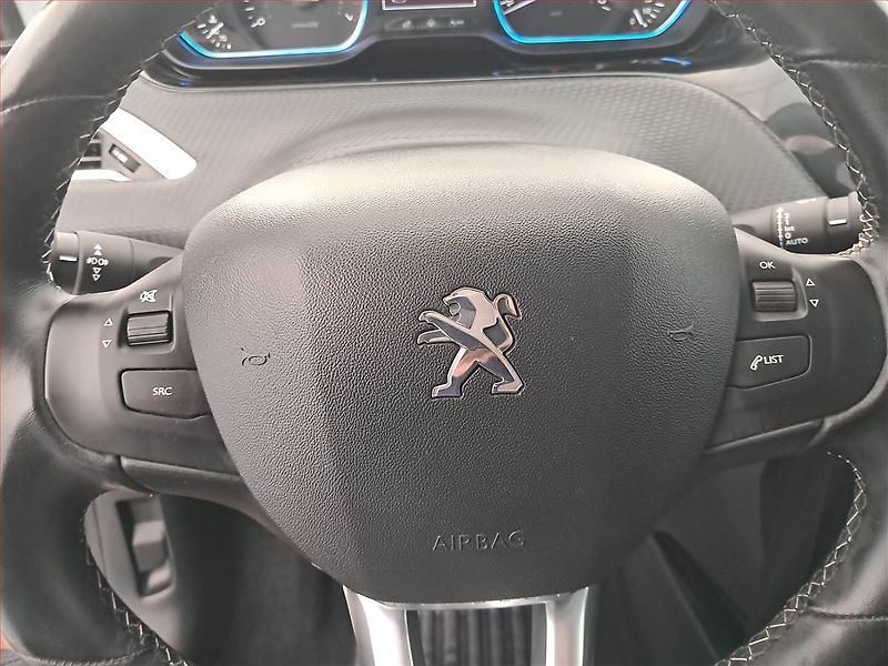 Peugeot 2008 (2016) 1.2 PureTech, Automat, ČR - fotka 18 z 18