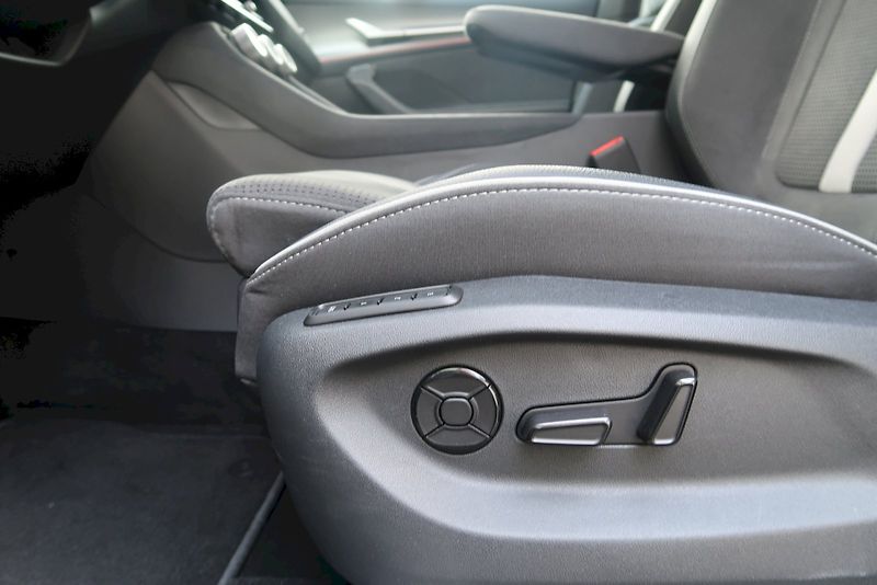 Škoda Kodiaq (2025) SportLine 2.0 TDI 142 kW 4x4 D - fotka 17 z 29