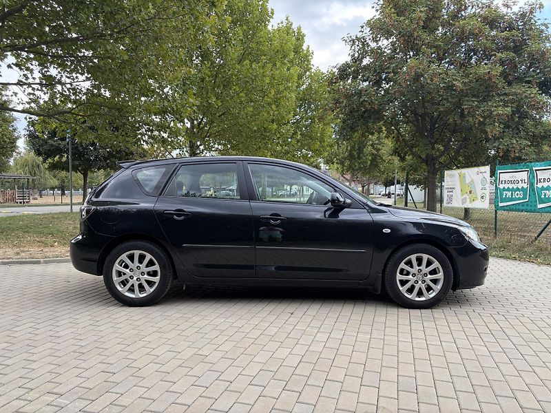 Mazda 3 1.6 Sport Active - fotka 13 z 26