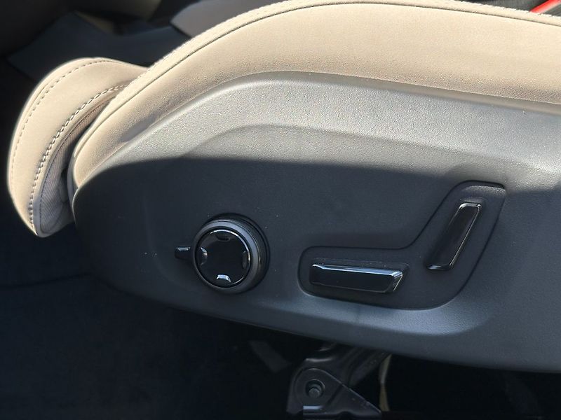 Volvo XC90 Plus Dark B5 184kW - fotka 22 z 26