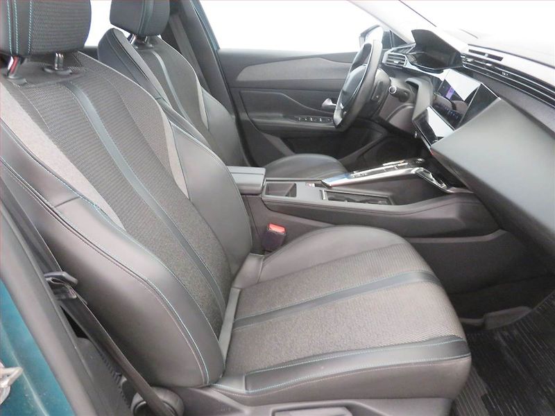 Peugeot 308 (2022) Allure Pack 1.5 BlueHDi - fotka 9 z 17