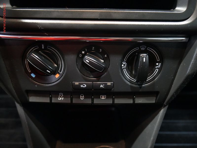 Škoda Rapid (2013) 1.2 TSi, ČR, AC - fotka 13 z 15