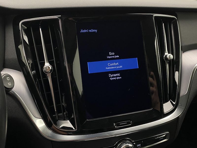 Volvo V60 D3 MOMENTUM AUT REZERVACE - fotka 38 z 39