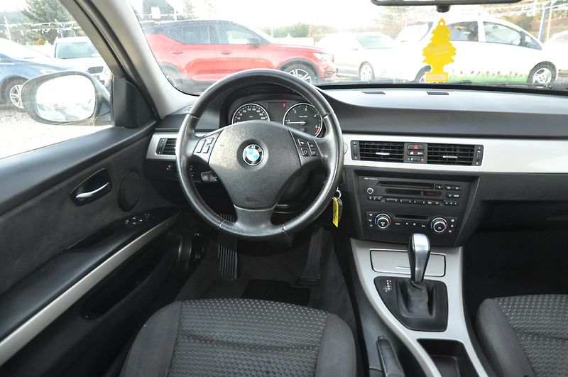 BMW Řada 3 318d 105kW KOMBI Automat - fotka 5 z 15