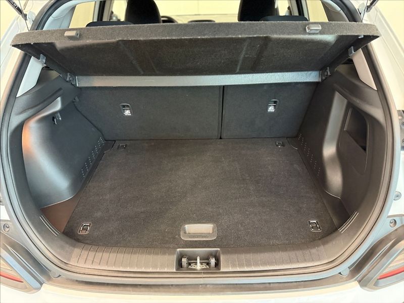 Hyundai Kona 1,6 T-GDI COMFORT 4X4 AT - fotka 16 z 18