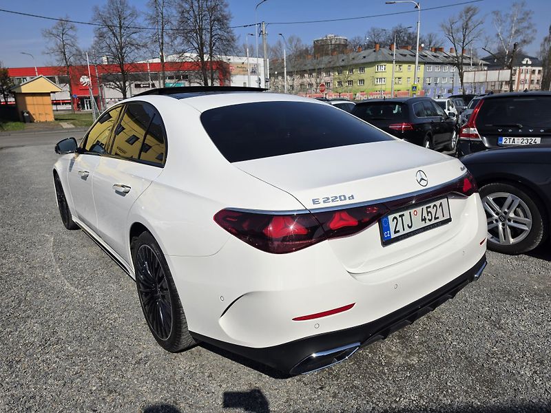 Mercedes-Benz Třídy E 220CDI AMG Nappa Burmester 4D - fotka 3 z 21