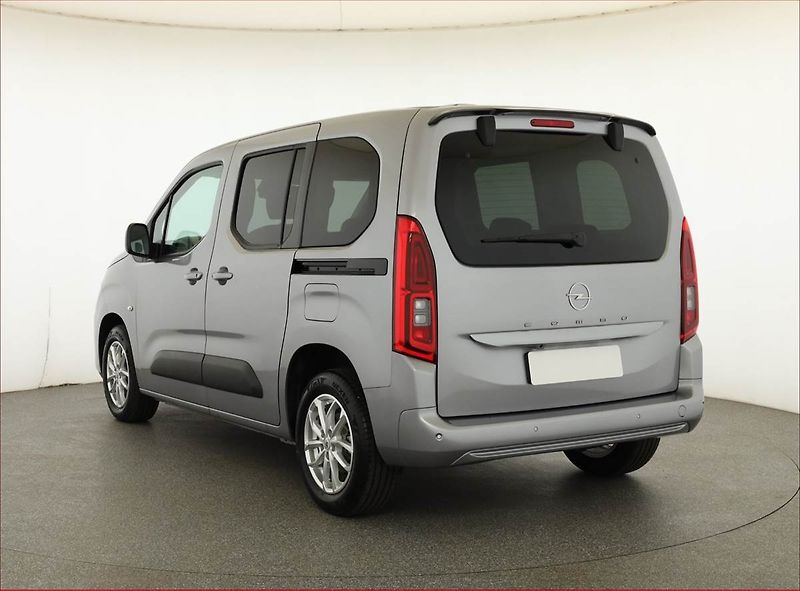 Opel Combo (2025) Edition 1.2 Turbo, 5Míst, ČR - fotka 4 z 19