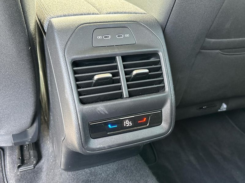 Škoda Superb SELECTION - fotka 22 z 27