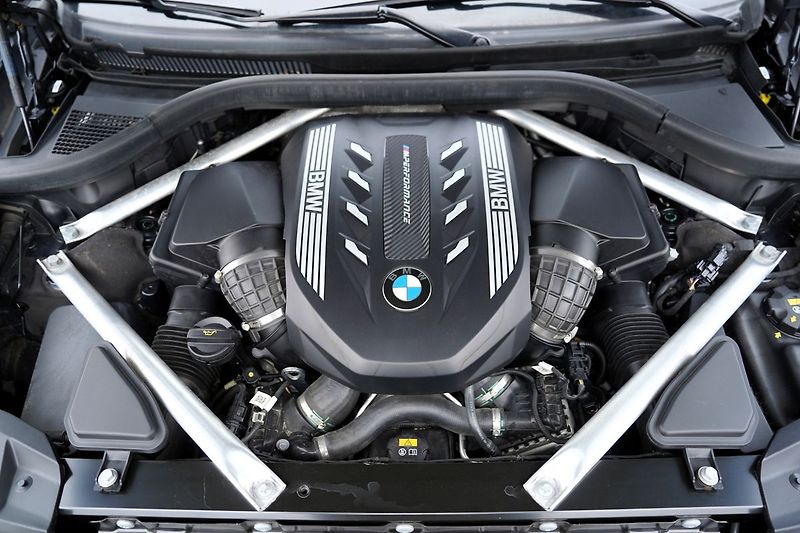 BMW X7 M50i xDrive/AT9/22/ČR/530 PS - fotka 10 z 49