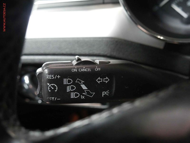 Škoda Superb (2011) 2.0 TDi, 1.maj, DSG, navi - fotka 14 z 23