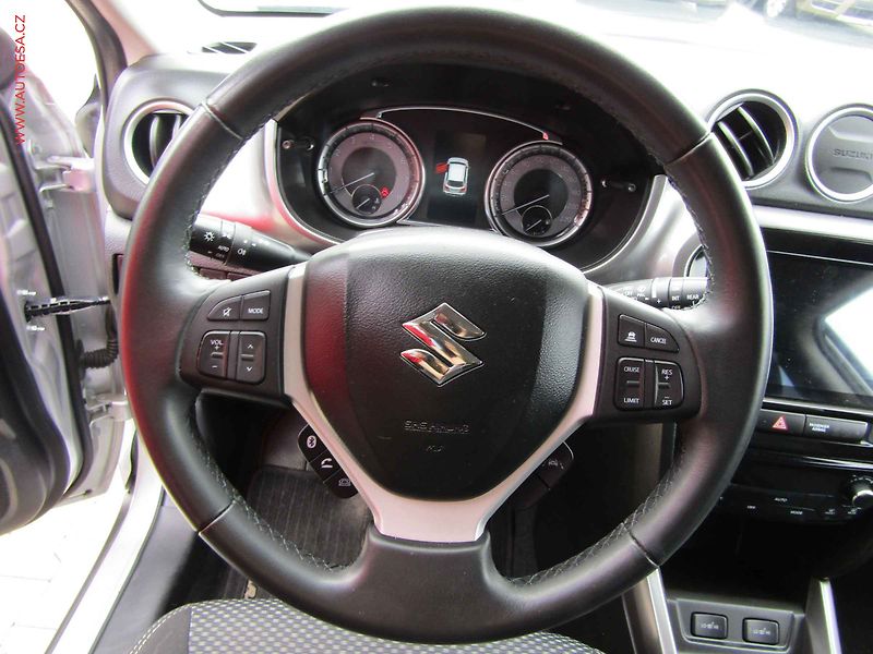 Suzuki Vitara (2022) 1.4 BJet, ČR, Premium, STK3 - fotka 15 z 16