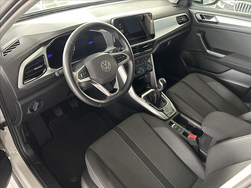 Volkswagen T-Roc 1,0   TSI 85kW,LIFE,1.MAJITEL - fotka 7 z 26