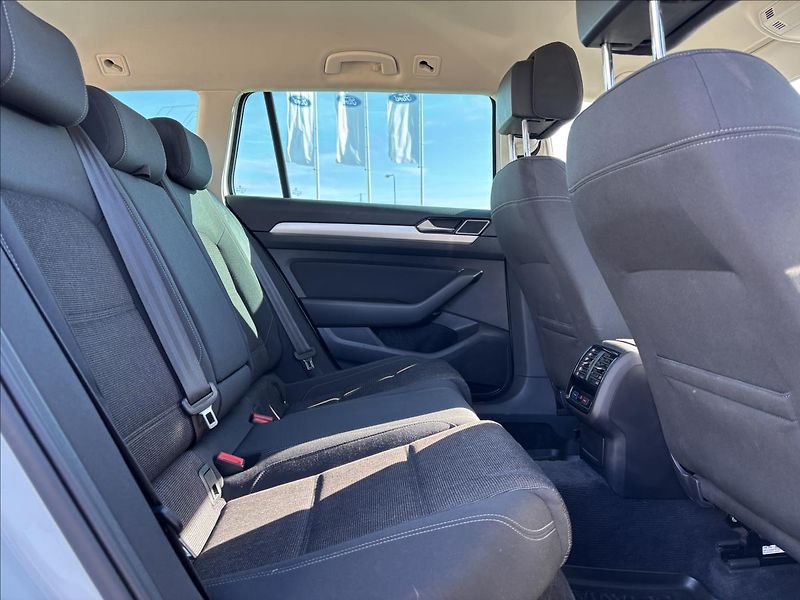 Volkswagen Passat 2,0 TDI 140kW DSG Comfortline - fotka 16 z 41