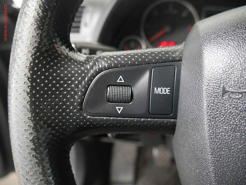 Audi A4 (2007) 2.0 TDI, AC, xenon - fotka 16 z 21