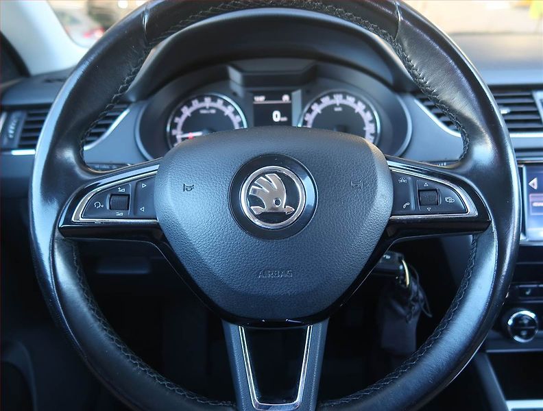 Škoda Octavia (2017) 1.6 TDI, Tempomat - fotka 15 z 17