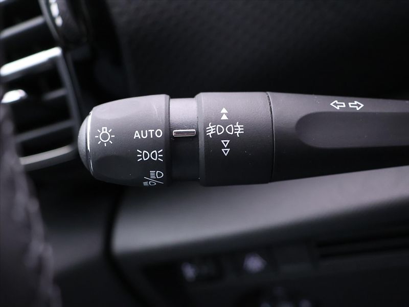 Citroën C4 1,2 PT 96kW Shine Aut Kůže HUD - fotka 19 z 38