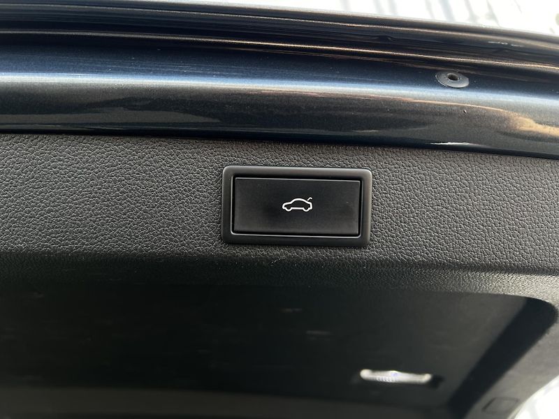 Škoda Superb 2.0TDI DSG ACC 1.Maj DPH TZ - fotka 23 z 24