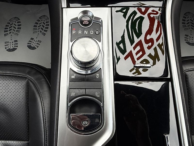 Jaguar XF 3,0 V6 Sportbrake REZERVACE - fotka 33 z 37