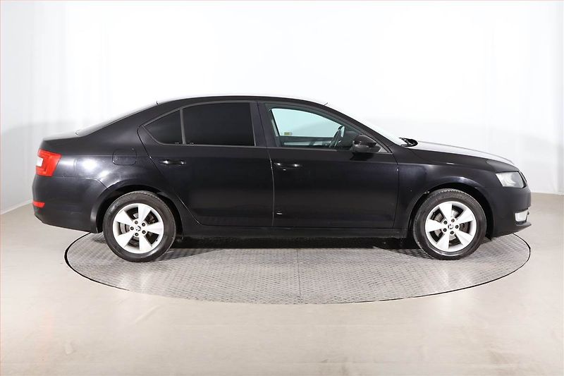 Škoda Octavia (2014) 1.6 TDI, Serv.kniha, Tempomat - fotka 6 z 20
