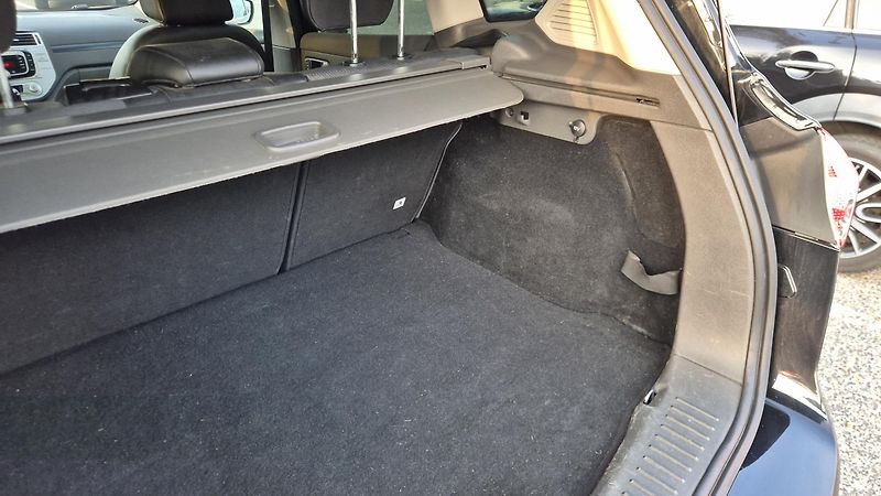 Ford Kuga (2011) 2.0 TDCi 4x4 Titanium, ČR - fotka 31 z 52