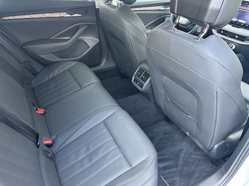 Škoda Superb (2025) 2.0 TSI 4x4 DSG L&K - fotka 9 z 40