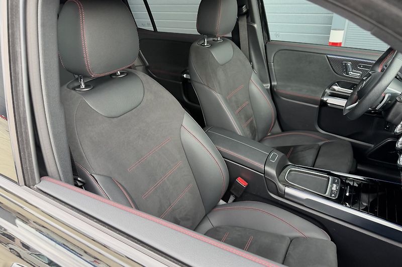 Mercedes-Benz EQB (2025) EQB 300 4Matic AMG Line - fotka 53 z 56