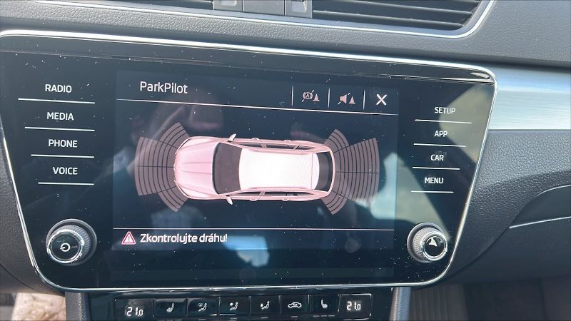 Škoda Superb (2018) COMBI / 2.0 TDI / 110 kW / 7DS - fotka 25 z 25