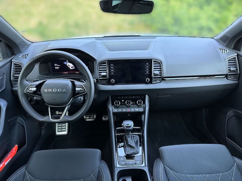 Škoda Karoq (2025) 1.5 TSI DSG Sportline - fotka 5 z 33