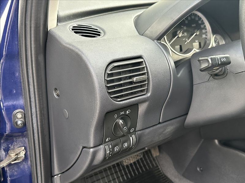 Opel Combo 1,3 CDTI 75PS  Edition A/T - fotka 31 z 50