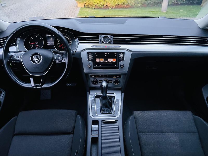 Volkswagen Passat 2.0TDI AUTOMAT VÝHŘEV SENZORY - fotka 24 z 48