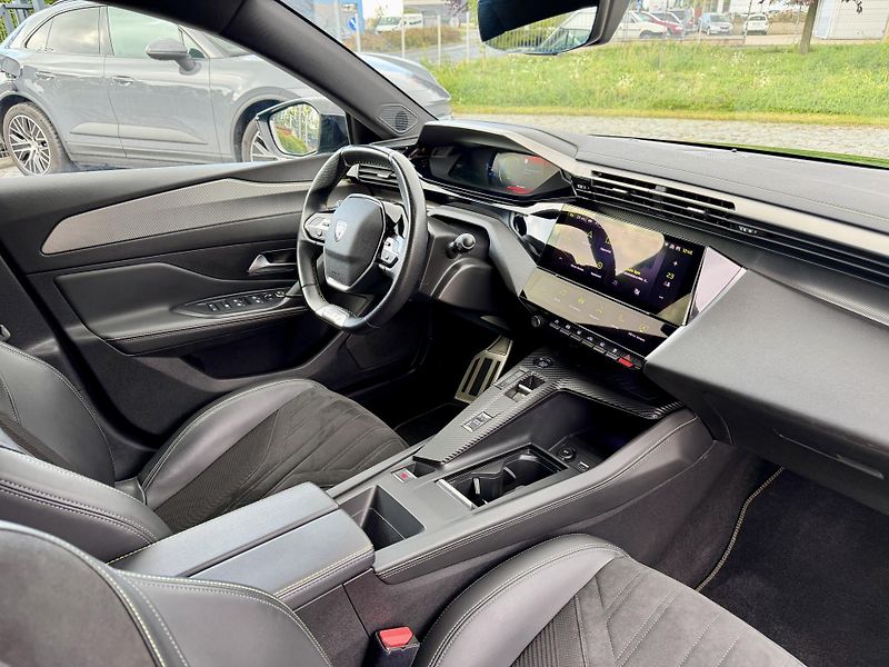 Peugeot 308 (2022) e-GT HYBRID 225 - fotka 17 z 28