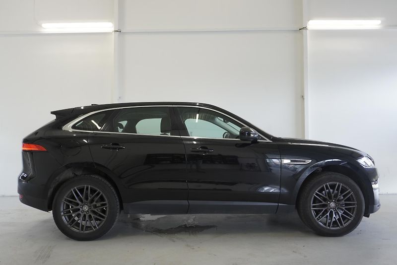 Jaguar F-Pace 3.0D 221 kW 4x4 AUTOMAT 8st. - fotka 8 z 36