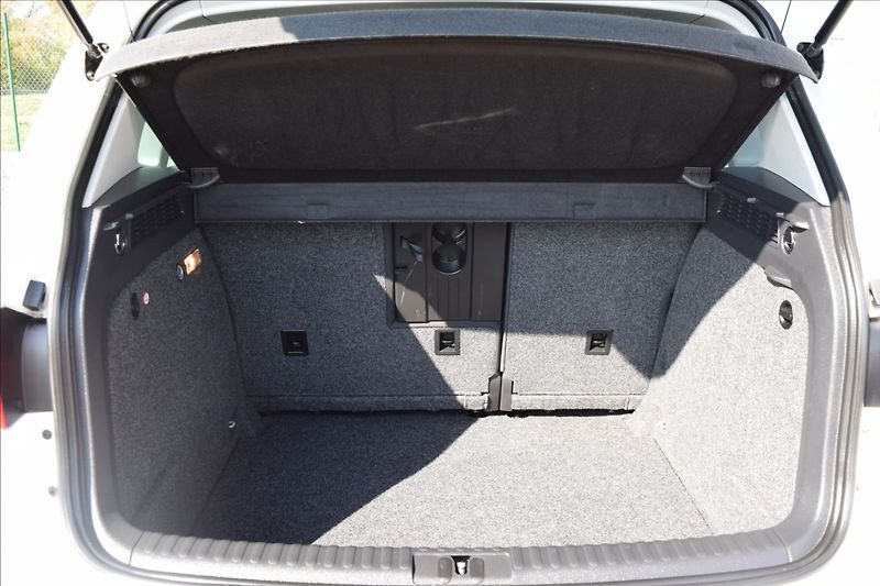 Volkswagen Tiguan 2,0 TDI 81KW ALU NÍZKÝ NÁJEZD - fotka 14 z 47