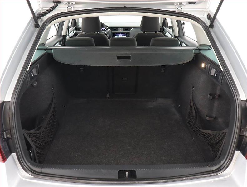 Škoda Octavia (2019) 1.6 TDI, 4X4, Serv.kniha - fotka 13 z 23