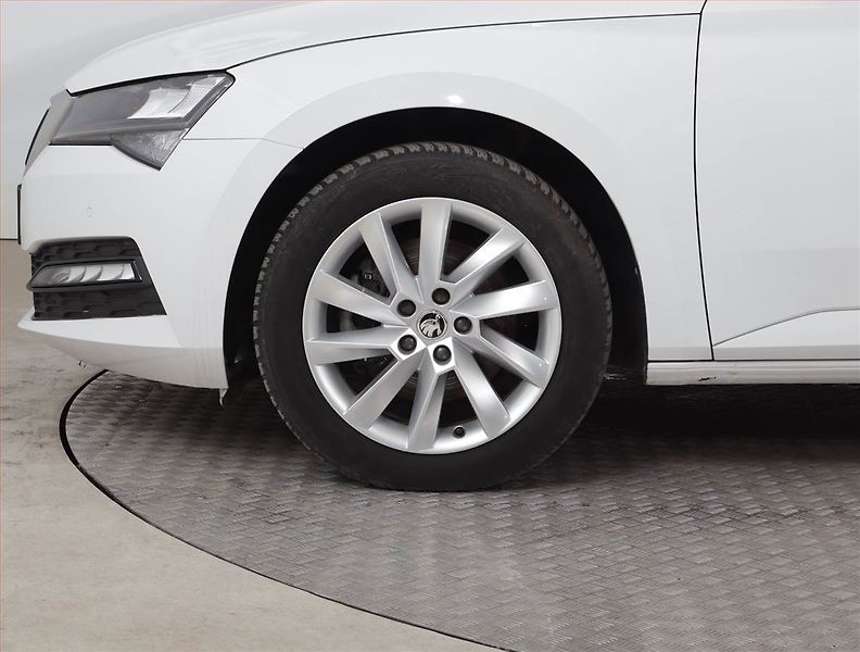 Škoda Superb (2022) Ambition 2.0 TDI - fotka 15 z 20