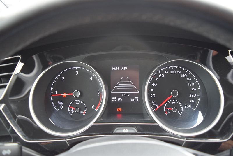 Volkswagen Touran (2017) 2.0TDI 110kw 7MÍST TAŽNÉ NAVI - fotka 33 z 50