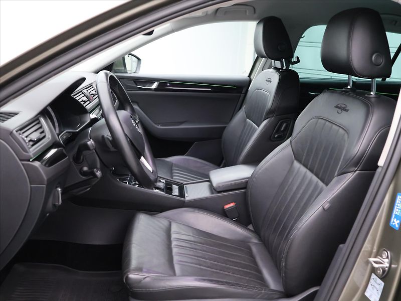 Škoda Superb 2.0 TSI 206kW DSG CZ L&K - fotka 12 z 37