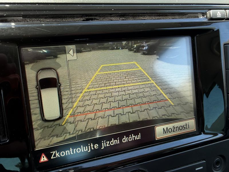 Volkswagen Sharan (2015) 2.0TDI 103kW DSG 7M EL. DVĚŘE - fotka 39 z 41