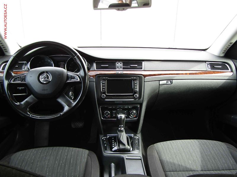 Škoda Superb (2014) 2.0 TDi 4x4, ČR, Elegance - fotka 8 z 21