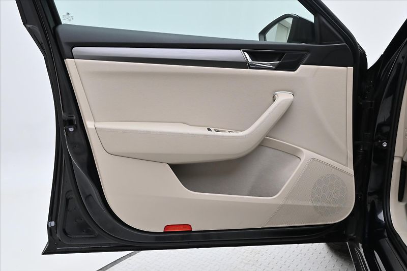 Škoda Superb 2,0 TDI 110kW Style Záruka až - fotka 24 z 32