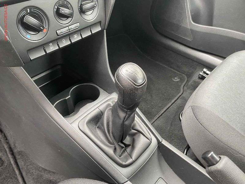 Škoda Rapid (2015) 1.2 TSi, Active - fotka 15 z 15