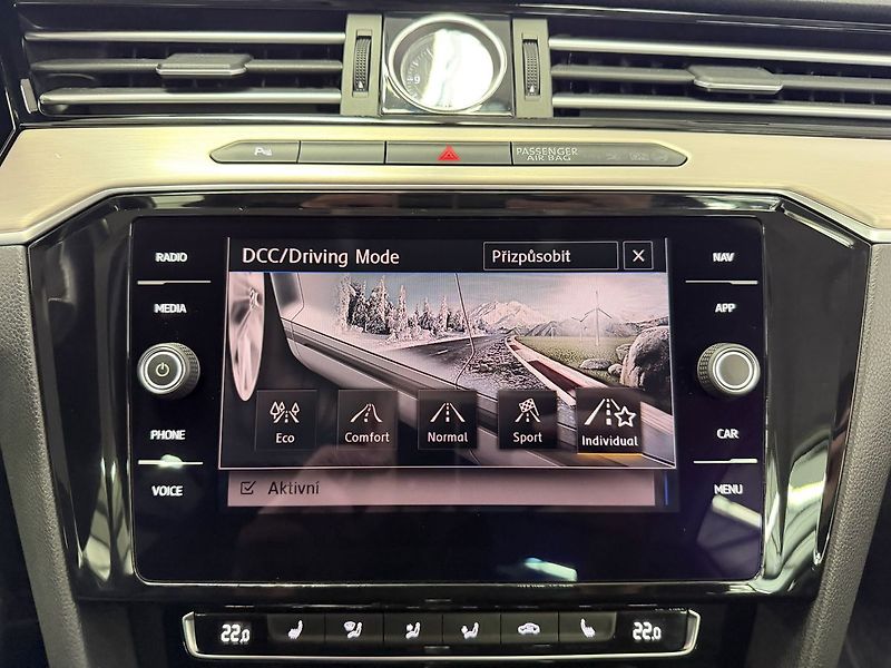 Volkswagen Passat 2.0TSI 200KW DSG 4MOTION R-LIN - fotka 19 z 28