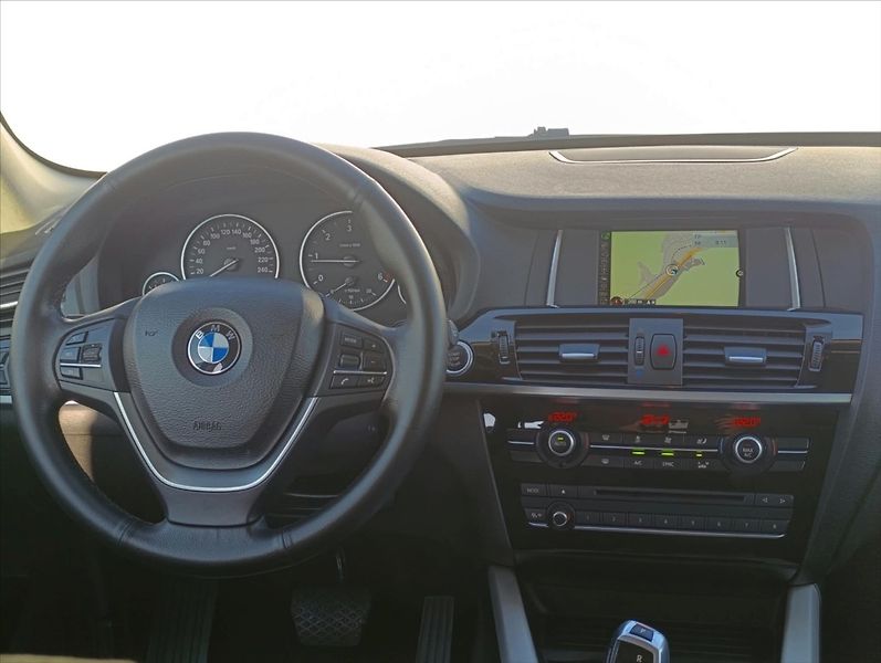 BMW X3 2,0 d X-Drive Aut.,Navi,Bi-xen - fotka 16 z 36